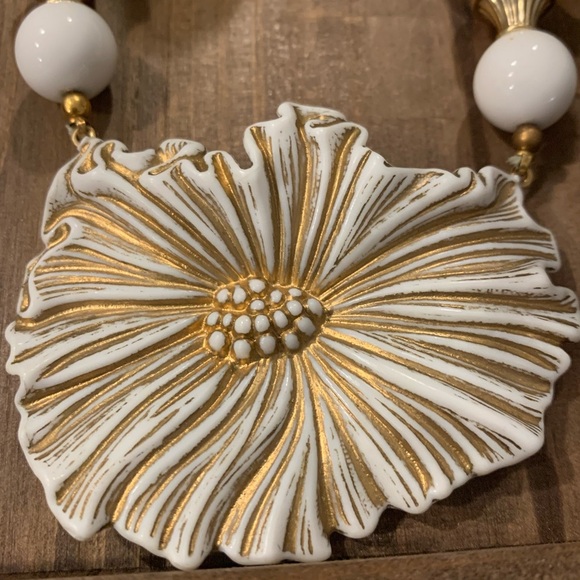 Vintage Floral Beaded Necklace - Picture 2 of 5